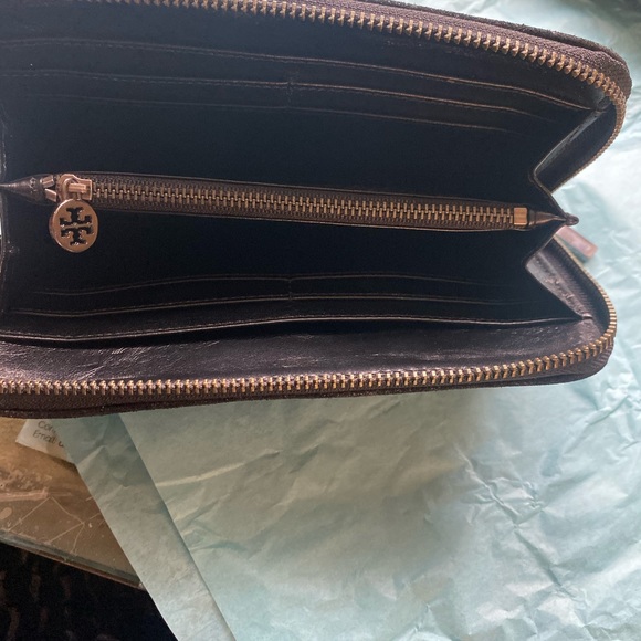 TORY BURCH BLK SHEEN GORG SUEDE MONOCHROME Wallet - Picture 14 of 14